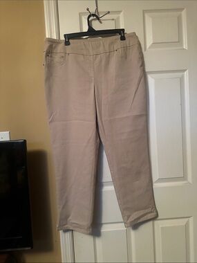 Ruby Rd. Beige Cropped Ankle Jeans